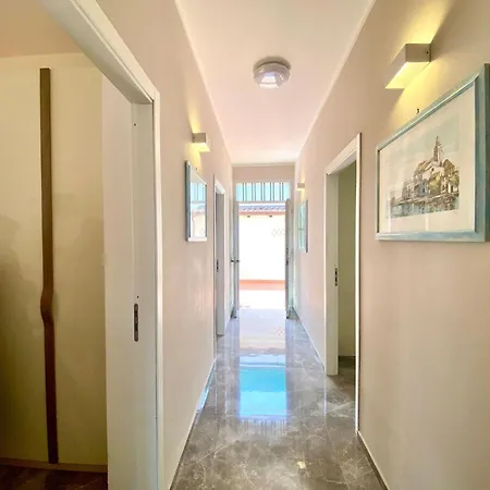 Aparthotel Vicino Fiera Di 3 Maria 3*